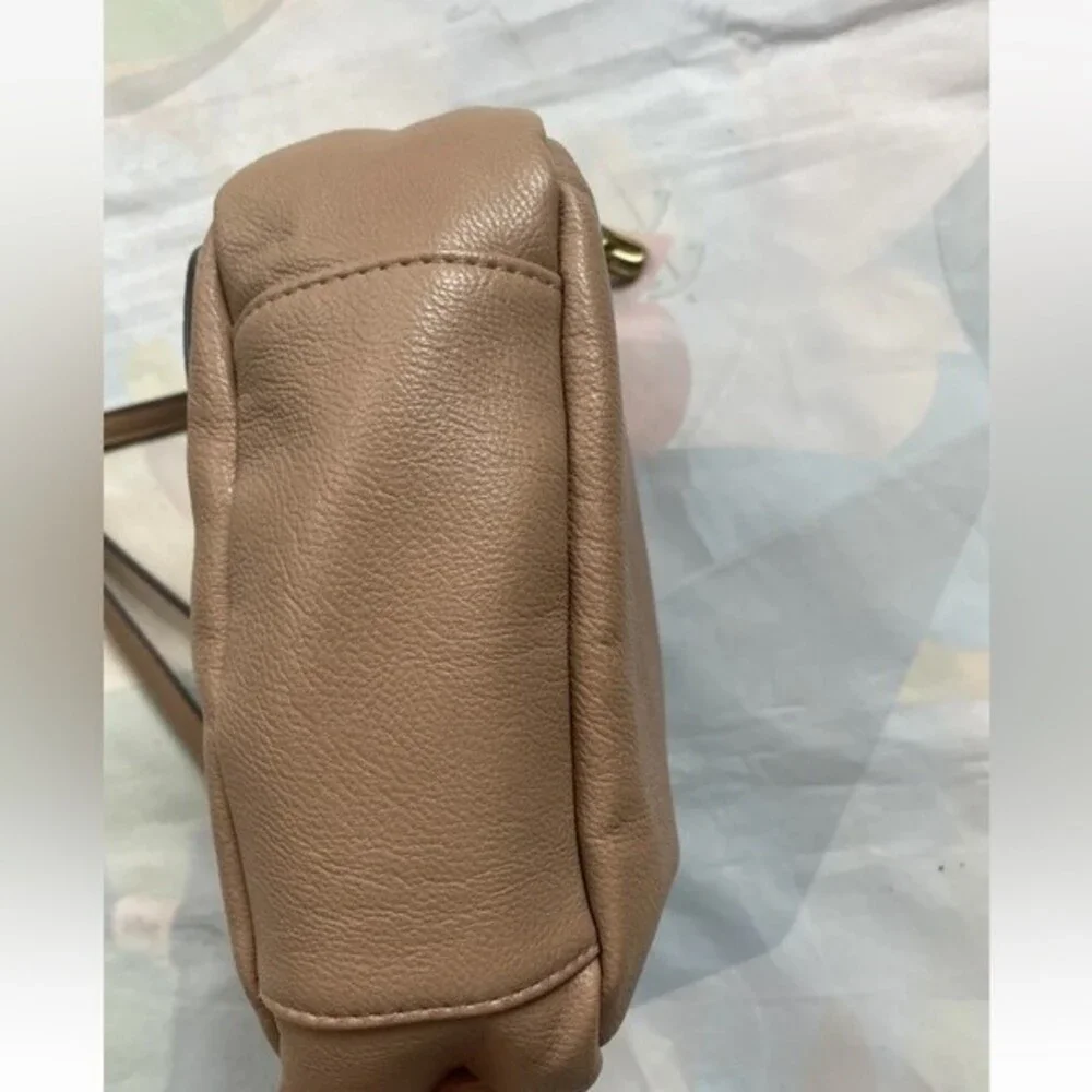 Merona Womens Nude Tan Beige Crossbody Saddle Bag Purse Handbag Chain Vegan